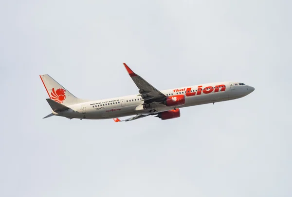 Udonthani, Tayland - 22 Mayıs 2015: Boeing 737-900er. Aslan hava çıkar Udonthani Don Mueang Uluslararası Havaalanı Tayland için