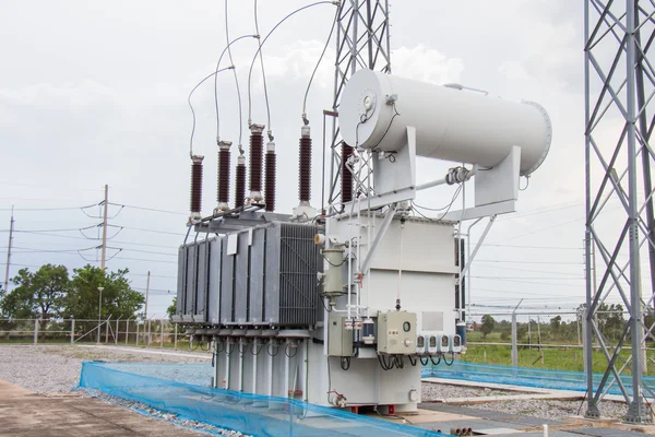 Trasformatore di potenza in sottostazione 115 kv fino a 22 kv — Foto Stock