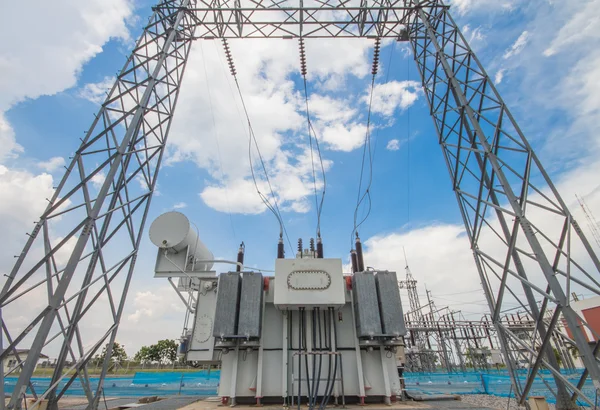 Transformator de putere în substația 115 kv până la 22 kv — Fotografie, imagine de stoc