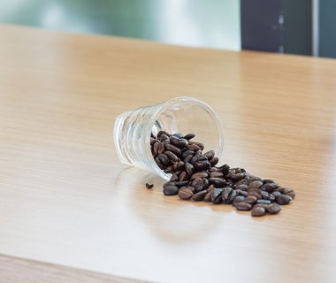 Cam kahve çekirdekleri tam