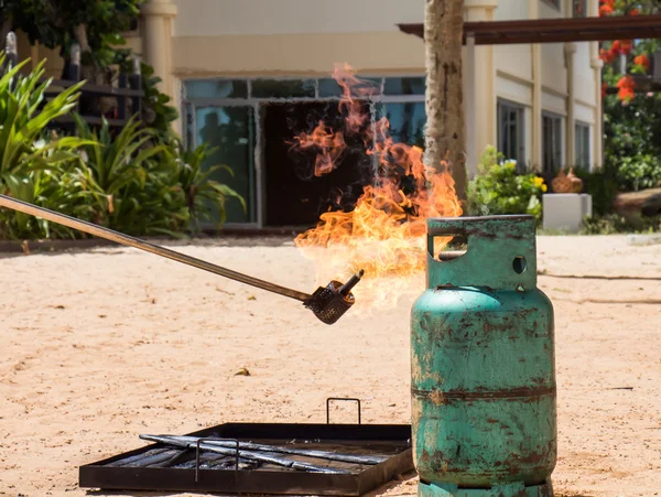 Demonstratie ontstoken een gastank — Stockfoto