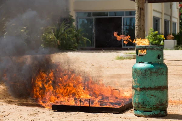 Demonstração inflamou um tanque de gás — Fotografia de Stock