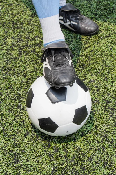 Soccer ball with his feet — Stock Photo, Image