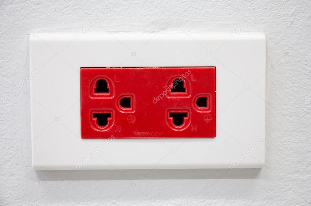  Electric receptacle for emergency system