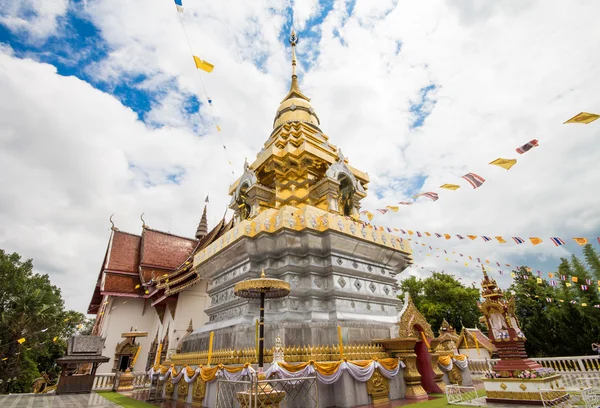 Wat Phrathat Doi 金山寺，清迈省泰国 — 图库照片