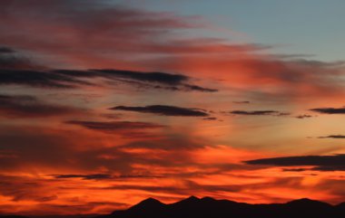 Güneş doğarken güzel gökyüzü ile twilight saat