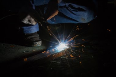 İşçi çelik kaynak