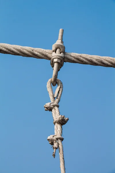 The wire metal rope bridge — Stock Photo, Image