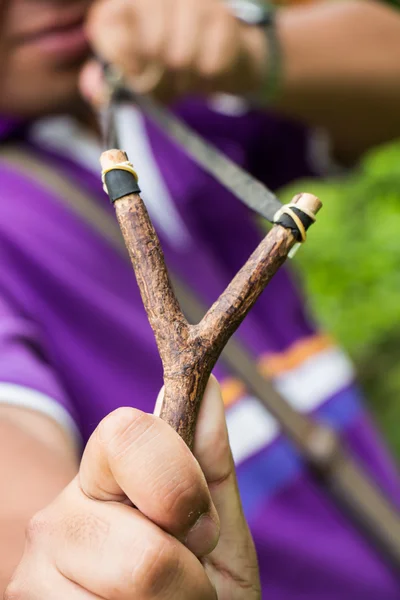 Man holding slingshot in hands — Stock Photo, Image