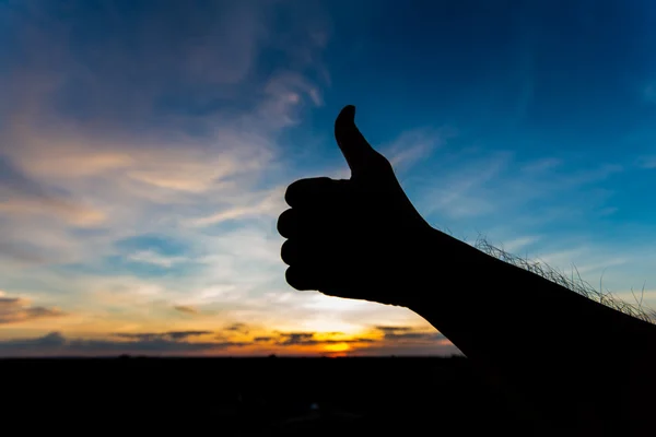 Como silueta de mano de forma en el cielo —  Fotos de Stock