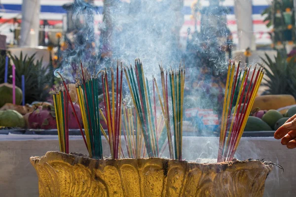 Burning the incense to worship the sacred — Stock Photo, Image