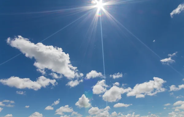 Sunlight and clouds on the blue sky in cloudy days — Stock Photo, Image