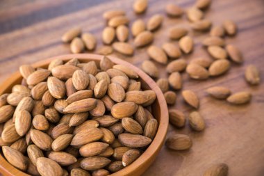 Çiğ badem fındık