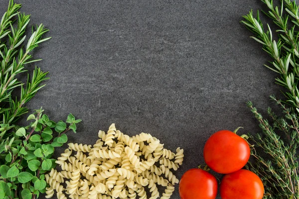 Pasta Tomatoes Herbs — Stock Photo, Image