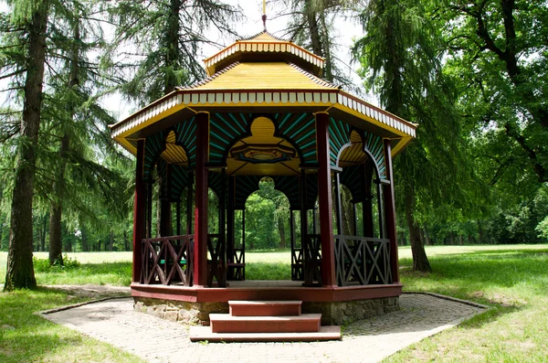 Ormandaki Çin çardak