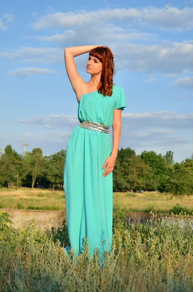 Tall girl in nature — Stock Photo, Image