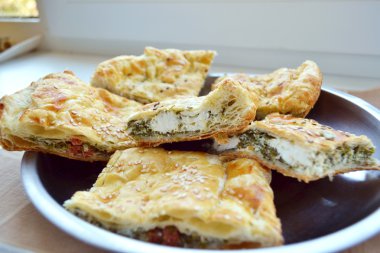 Bir tabakta sebze tart