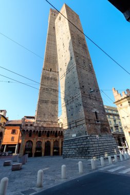 Bologna, İtalya'nın ünlü iki kule