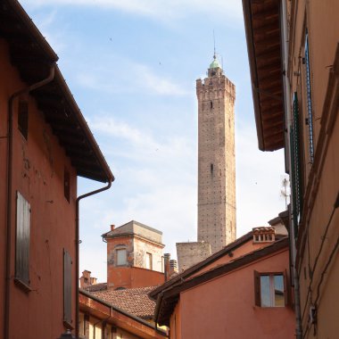 Bologna iki ortaçağ kule