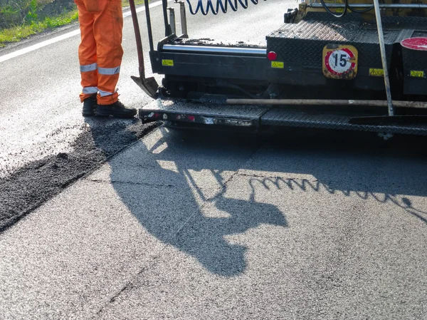 bir yol fayans ustası