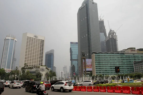 Roundabout Bundaran 교통은 가운데에 Tugu Selamat Datang Tugu Selamat Datang — 스톡 사진