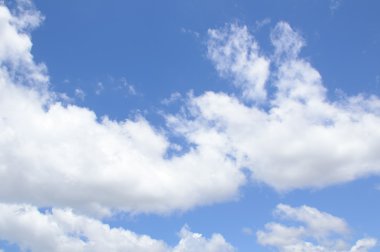 Mavi gökyüzü ve beyaz bulut