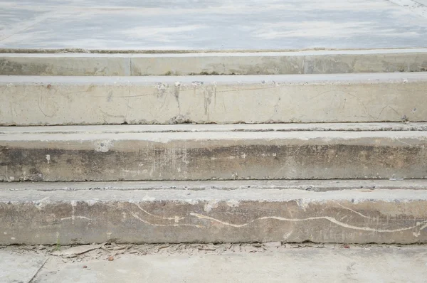 eski merdiven çimento