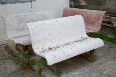 eski çimento sandalye