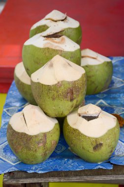 Yeşil Hindistan cevizi meyve