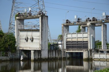 Chachoengsao Tayland 'daki baraj.