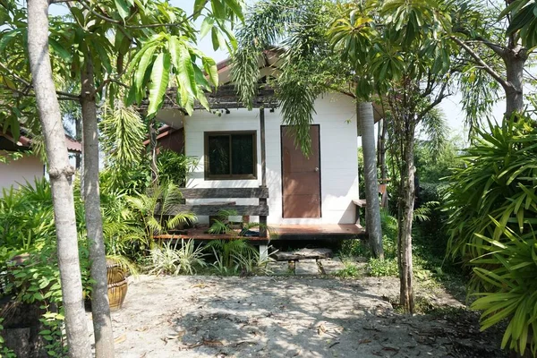 Casa Legno Nel Giardino Naturale — Foto Stock