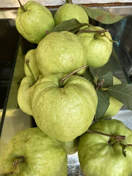 Pazarda Taze Guava Meyvesi — Stok fotoğraf