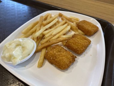 Sokak yemeklerinde patates kızartması.