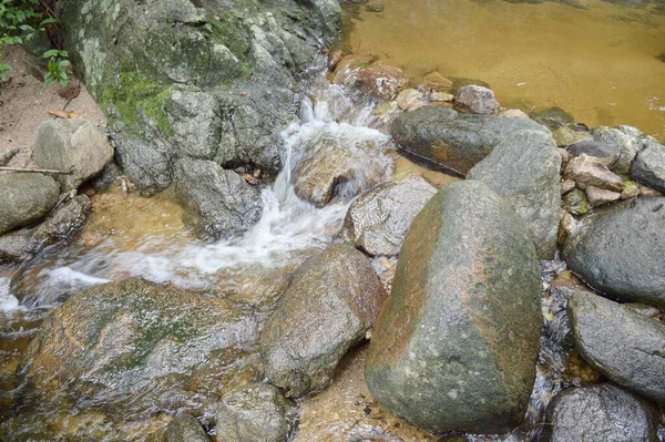 泰国昌都瀑布中的溪流和石流 — 图库照片