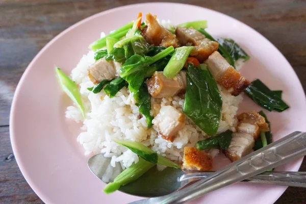 Brokoli Cina Atau Kale Cina Digoreng Dengan Daging Babi Renyah — Stok Foto