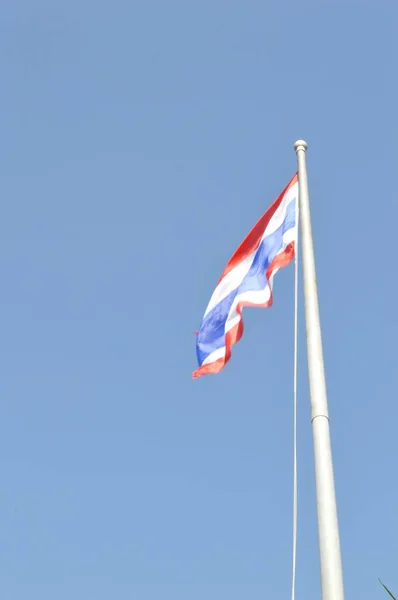 Флаг Таиланда Голубым Небом — стоковое фото