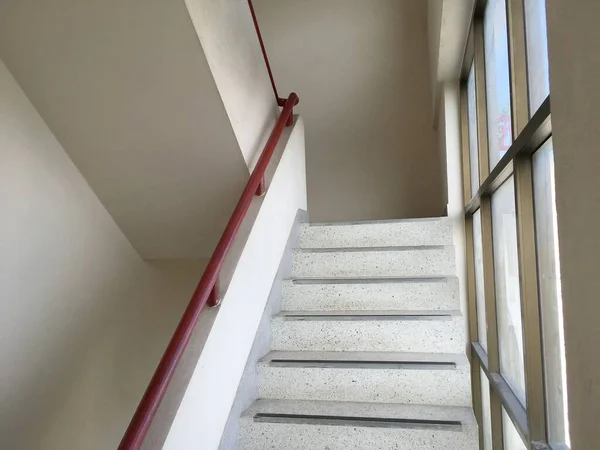 Fermer Vieil Escalier Dans Bâtiment — Photo