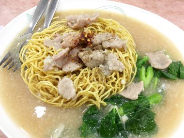 Tay noodle Pork ile tepesinde