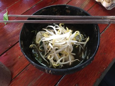 Hindistan cevizi kabuğunda kanlı şehriye