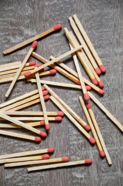 yerde kibrit çöpü toplu iş