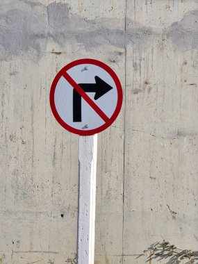 Binanın duvarında park izi yok..