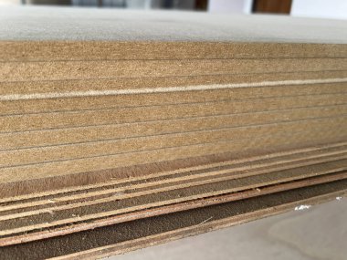 Yeni ahşap tahtanın kapağı..