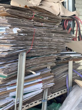 Geri dönüşüm deposundaki atıkların geri dönüşümü