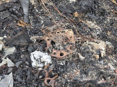 Ateşli paslı metal zincir.