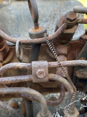 Eski paslı metal zincirin ayrıntıları