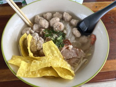 domuz eti ve köfte ile erişte, tay gıda