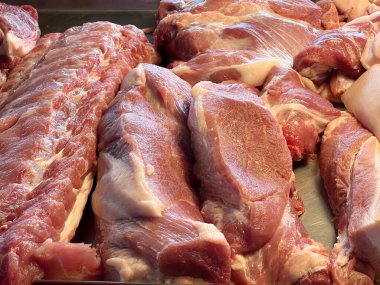 Piyasada domuz pirzolası