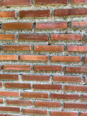 arkaplan olarak tuğla duvar