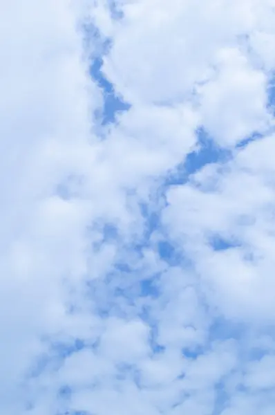 Ciel bleu et nuage blanc — Photo