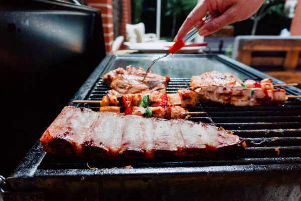 Enfoque Selectivo Pincho Pollo Con Trozos Pimientos Rojos Verdes Costilla Imagen De Stock